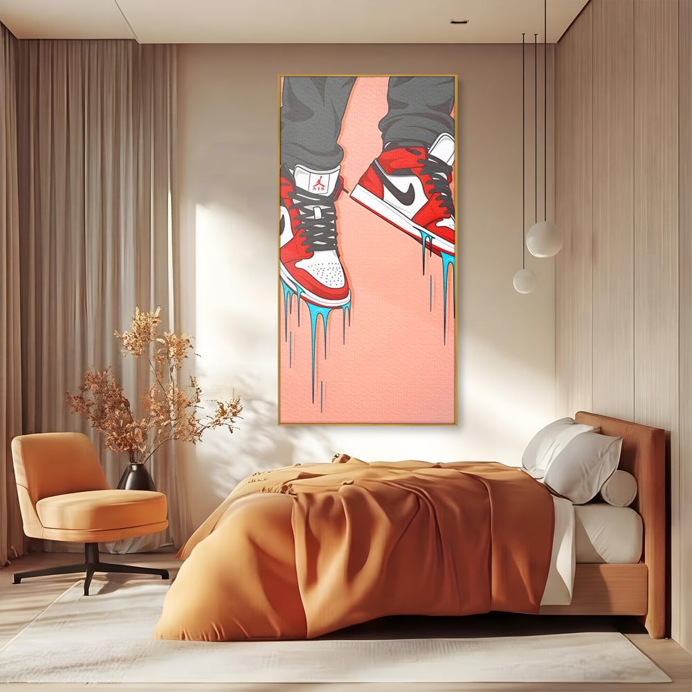 Tablou canvas cu ilustratie digitala cu adidasi rosii, in rama de aluminiu auriu, pe perete intr-un dormitor
